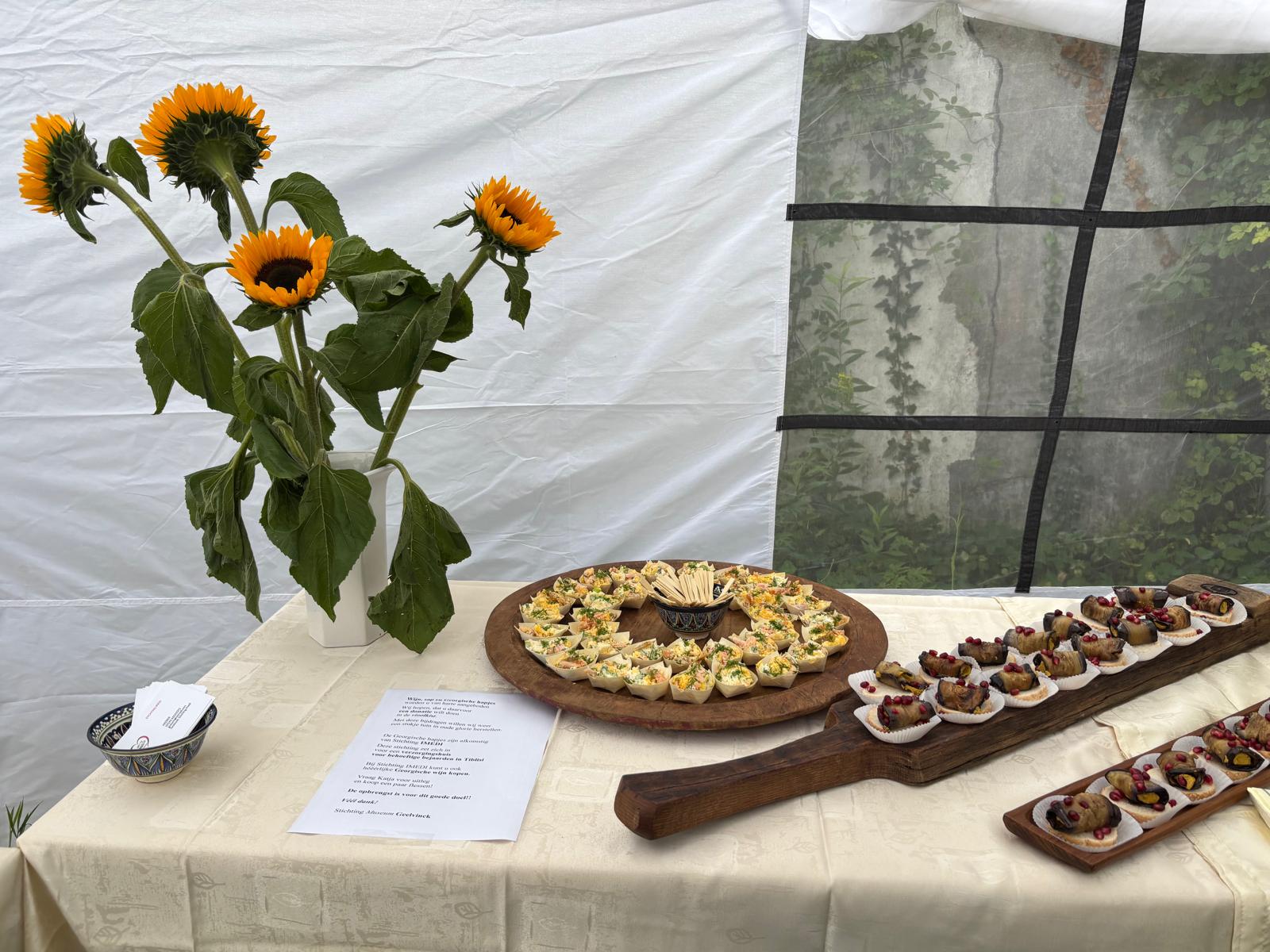 Hapjestafel met zonnebloemen