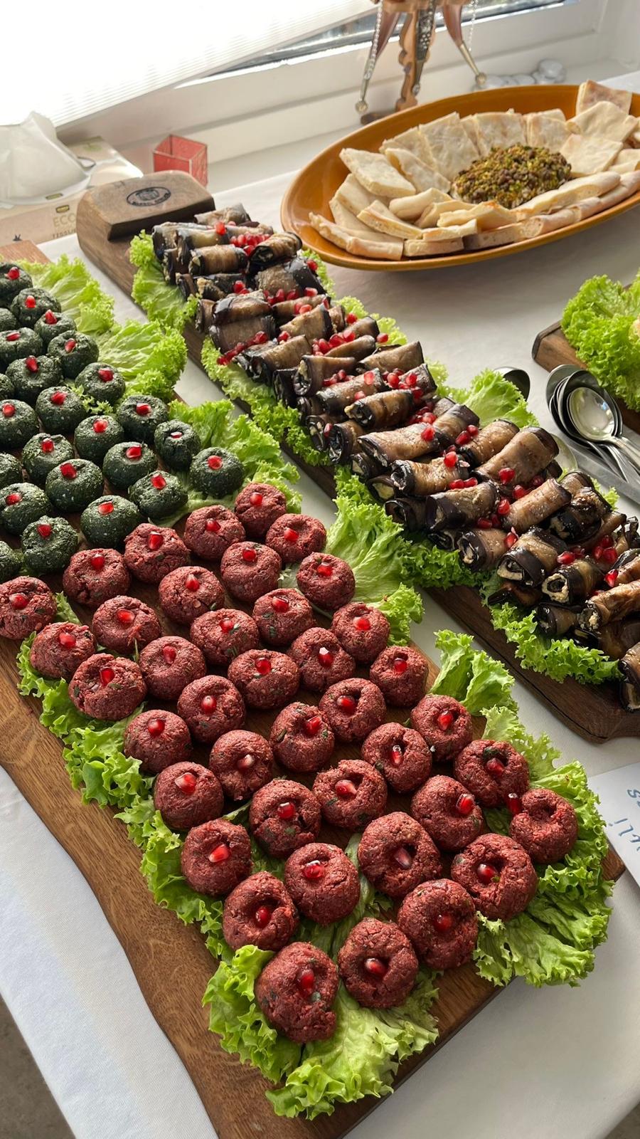 Royale planken met pkhali en badrijani